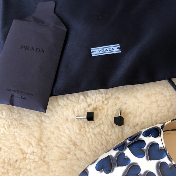 Prada blue heart print leather heels - Picture 7 of 9